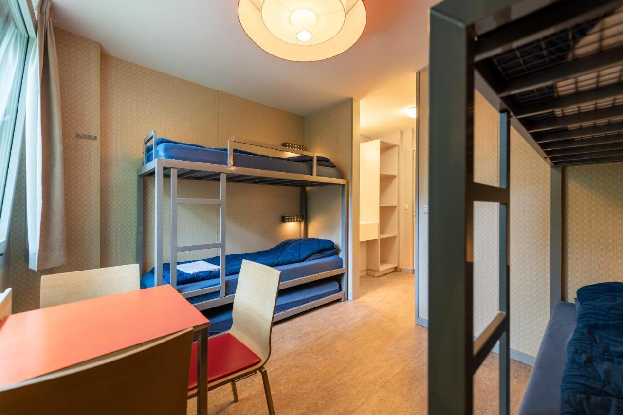 Vierpersoonskamer met Eigen Badkamer en Douche